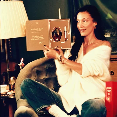 Set parfumesh Orebella nga Bella Hadid