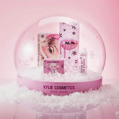 Set dhuratë Kylie Cosmetics për festat