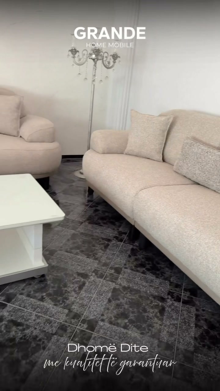 Dhomë dite me kauç dhe kolltuk bezhë – Grande Home Mobile