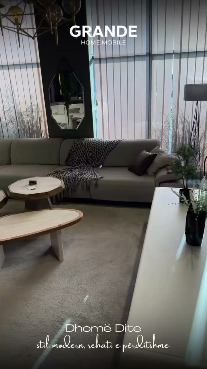 Dhomë dite me ulëse këndore dhe tavolinë mesi – Grande Home Mobile