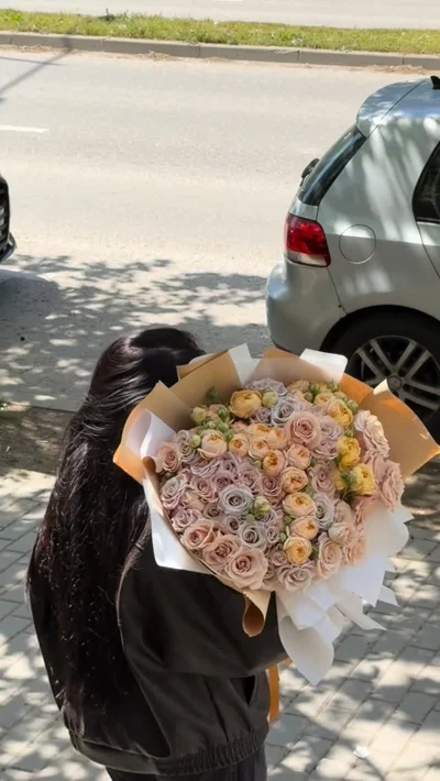 Buqetë e madhe trëndafilash pastel
