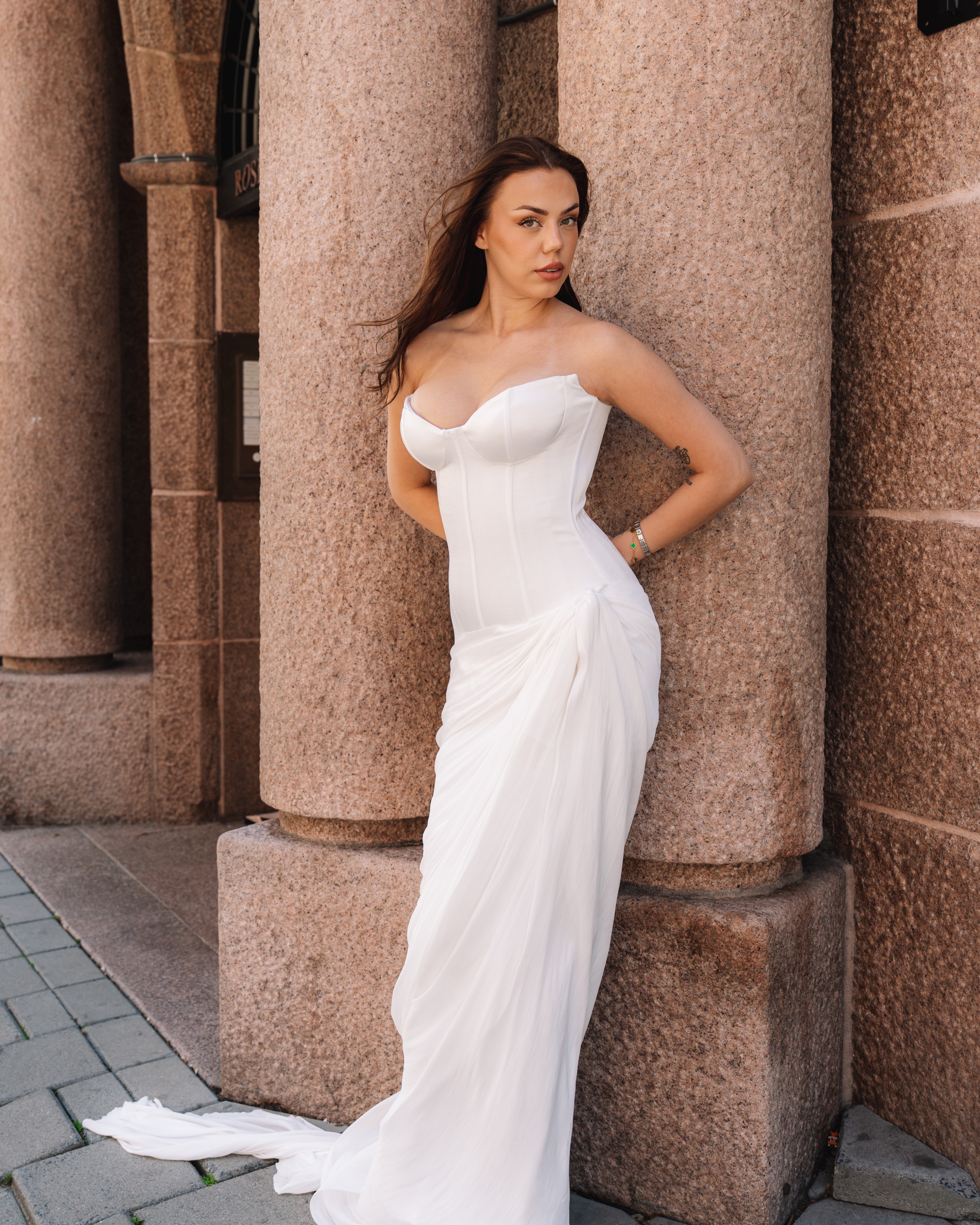 Fustan nusërie i bardhë me rripa perlash – Handmade Dresses Kosovo 🤍 (3)