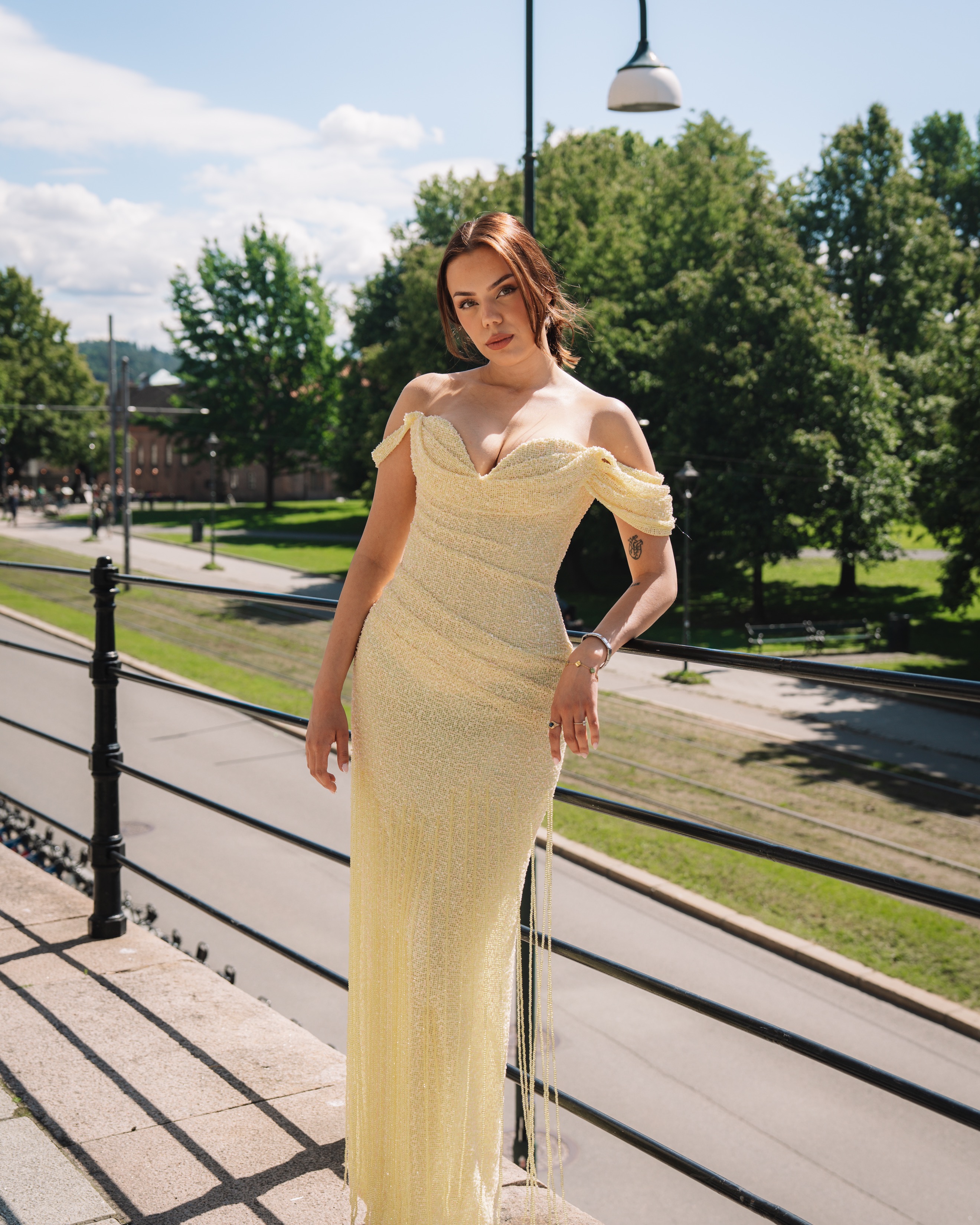 Fustan mbrëmjeje i verdhë me shpatulla jashtë – Handmade Dresses Kosovo 🤍 (2)