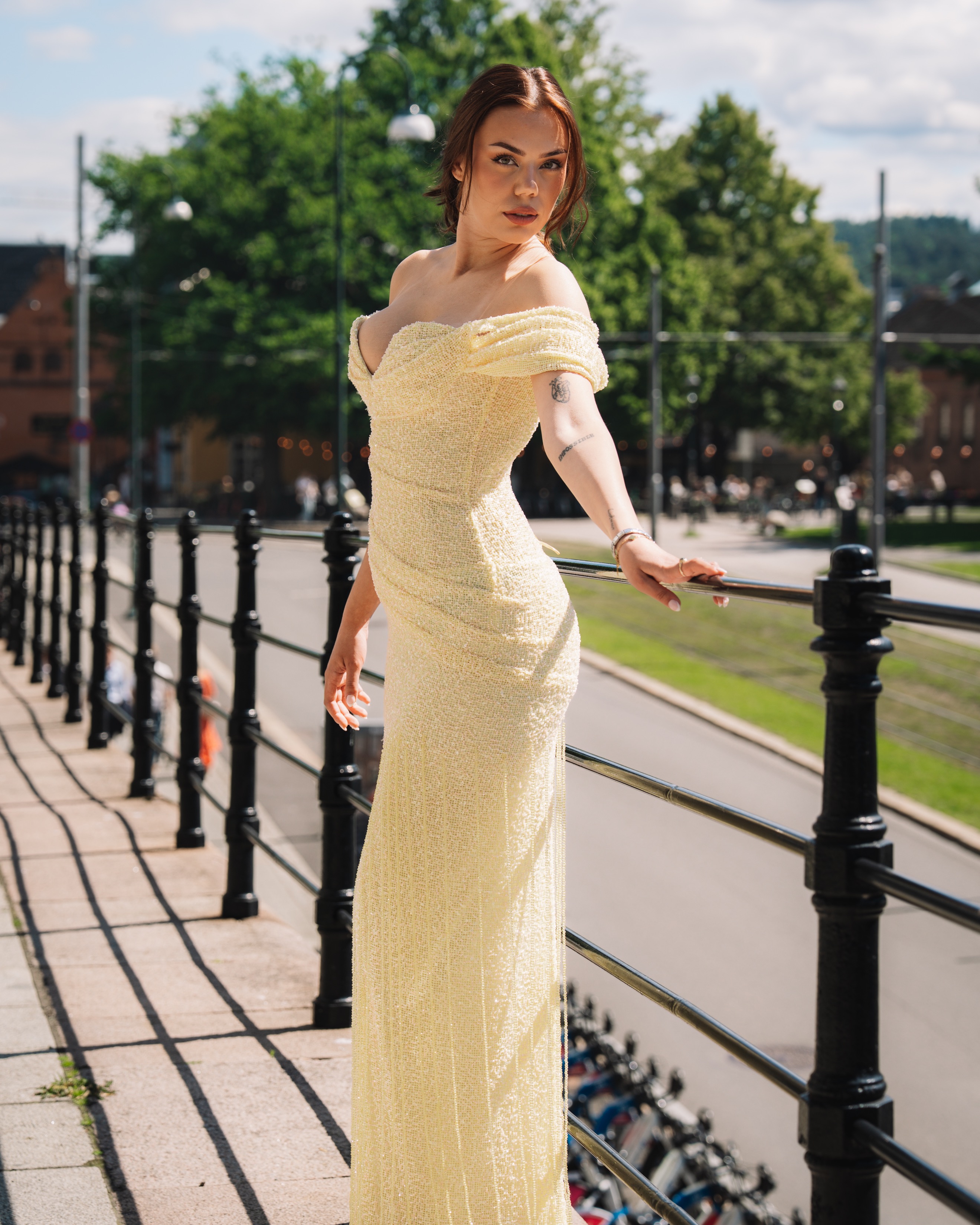 Fustan mbrëmjeje i verdhë me shpatulla jashtë – Handmade Dresses Kosovo 🤍 (3)