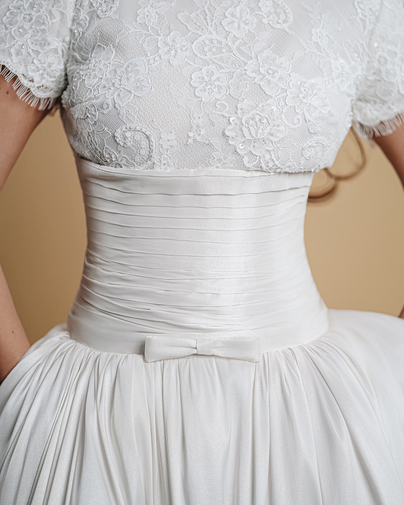 Fustan i bardhë për nuse me fund të gjerë – Handmade Dresses Kosovo 🤍 (3)