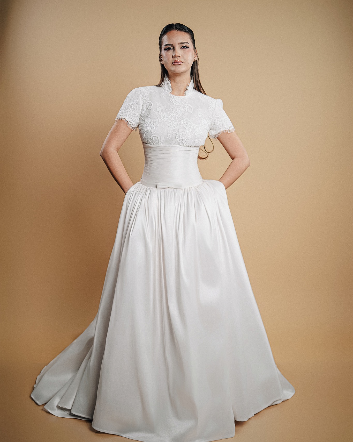 Fustan i bardhë për nuse me fund të gjerë – Handmade Dresses Kosovo 🤍 (4)