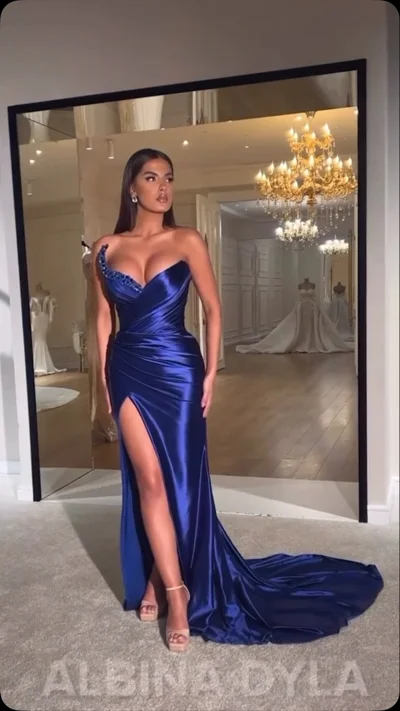 Fustan blu satin me çarje dhe bisht