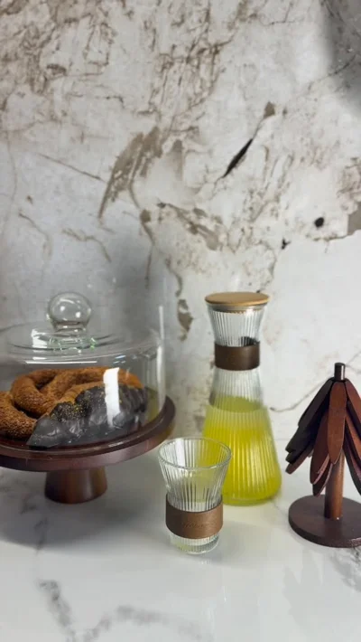 Set mëngjesi me kapak qelqi dhe karafë