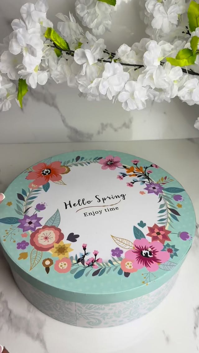 Kuti e rrumbullakët me lule Hello Spring – Home-Shop