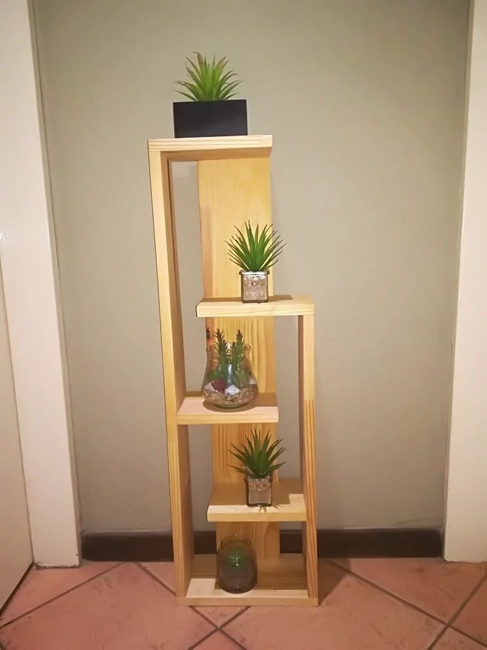 Raft i lartë druri për bimë – Home Decor