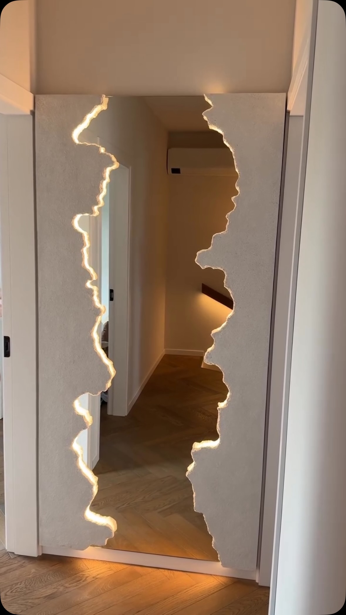 Pasqyrë moderne me ndriçim LED – Home Decor