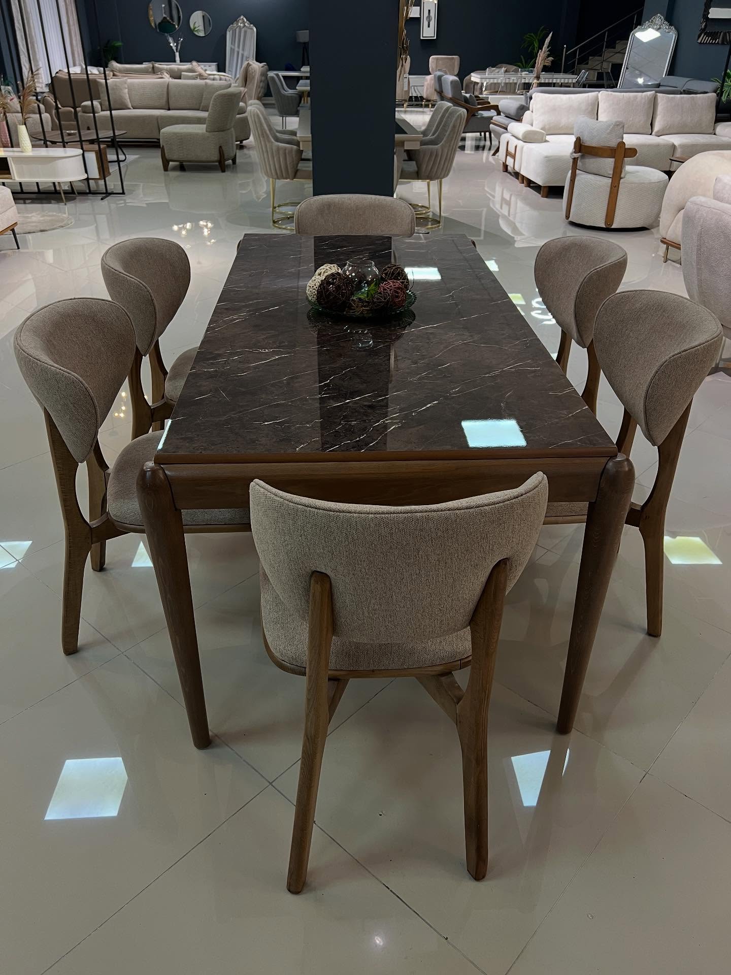 Tryezari me tavolinë druri dhe karrige gri – Imperial Home (2)