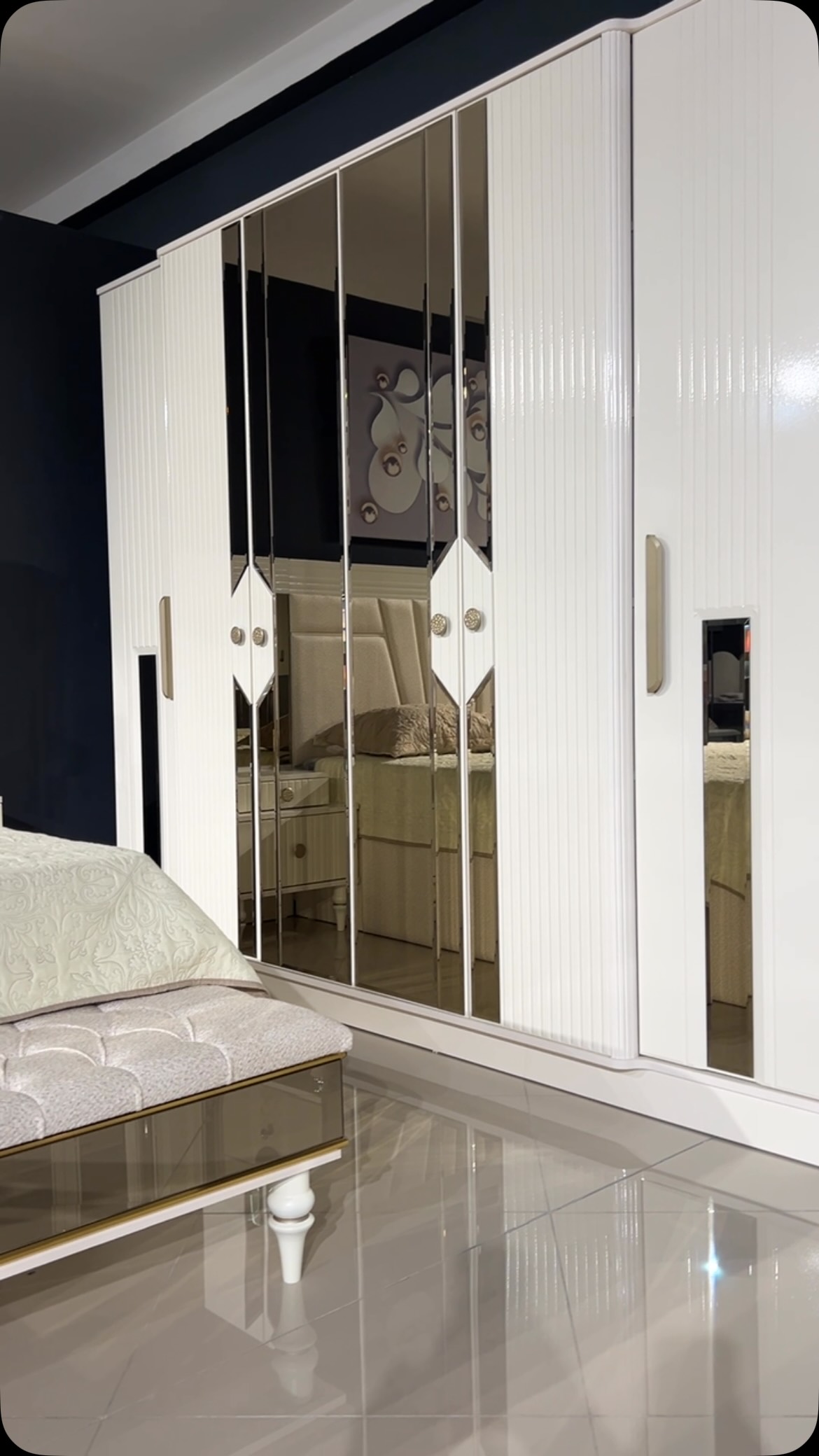 Dhomë gjumi Bahar me dollap të bardhë me pasqyrë – Imperial Home