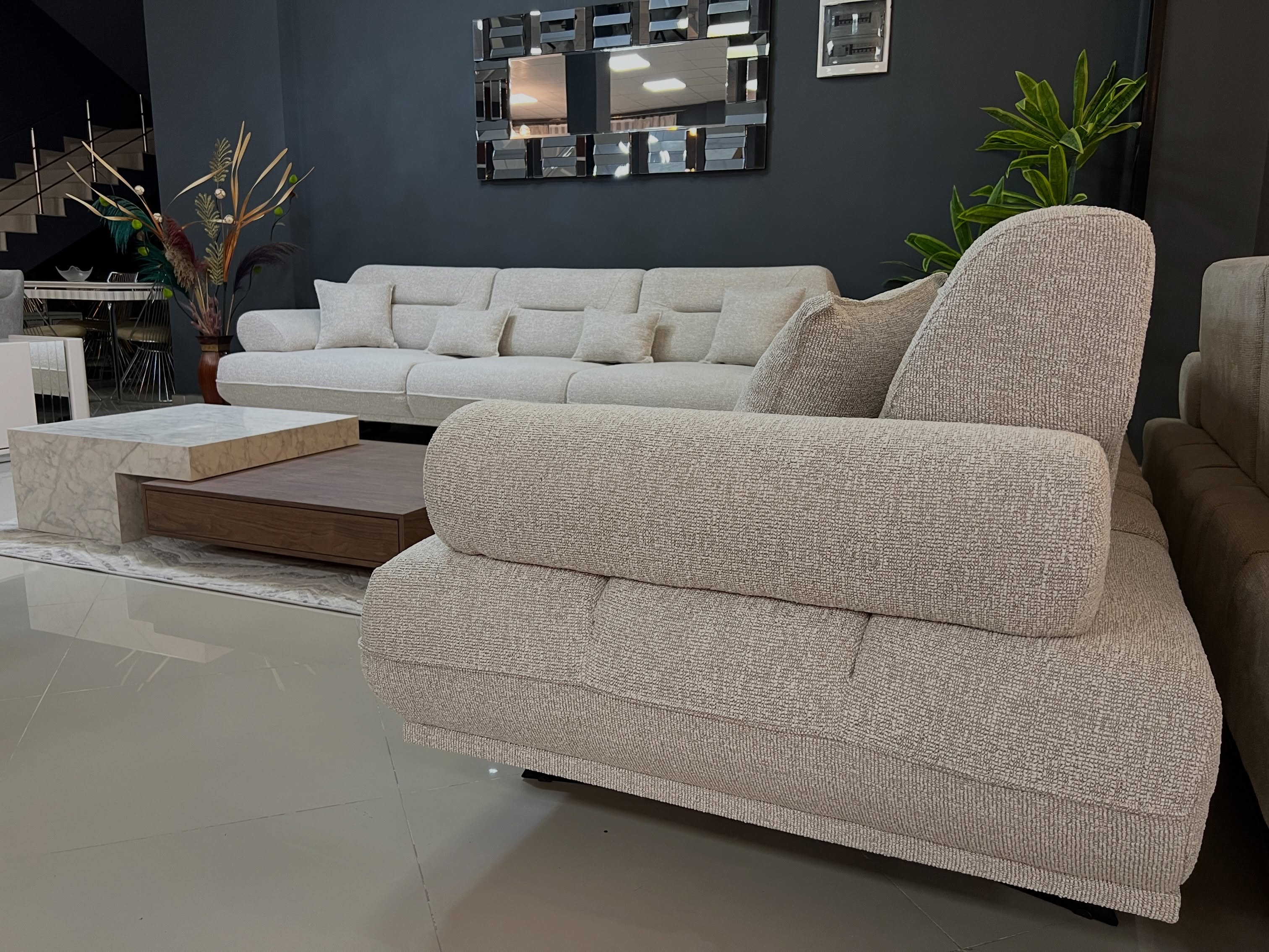 Set divanesh krem me kolltuk dhe tavolinë mesi – Imperial Home (4)