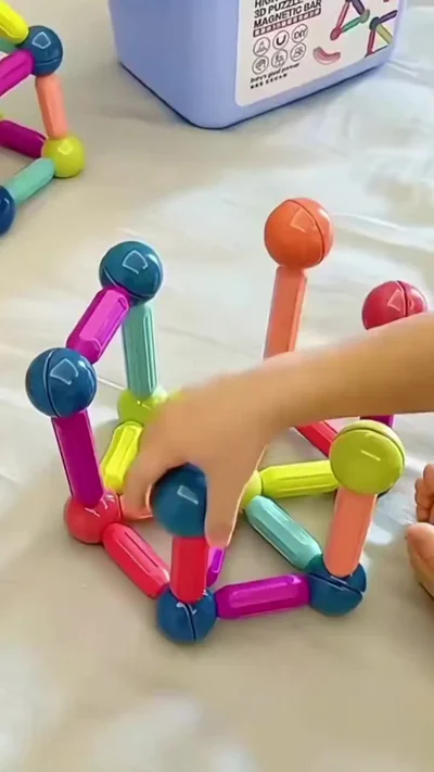 Lodër me shkopinj magnetikë për fëmijë