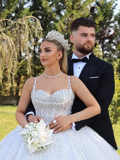 Fustan nusërie me rripa dhe korse me gurë