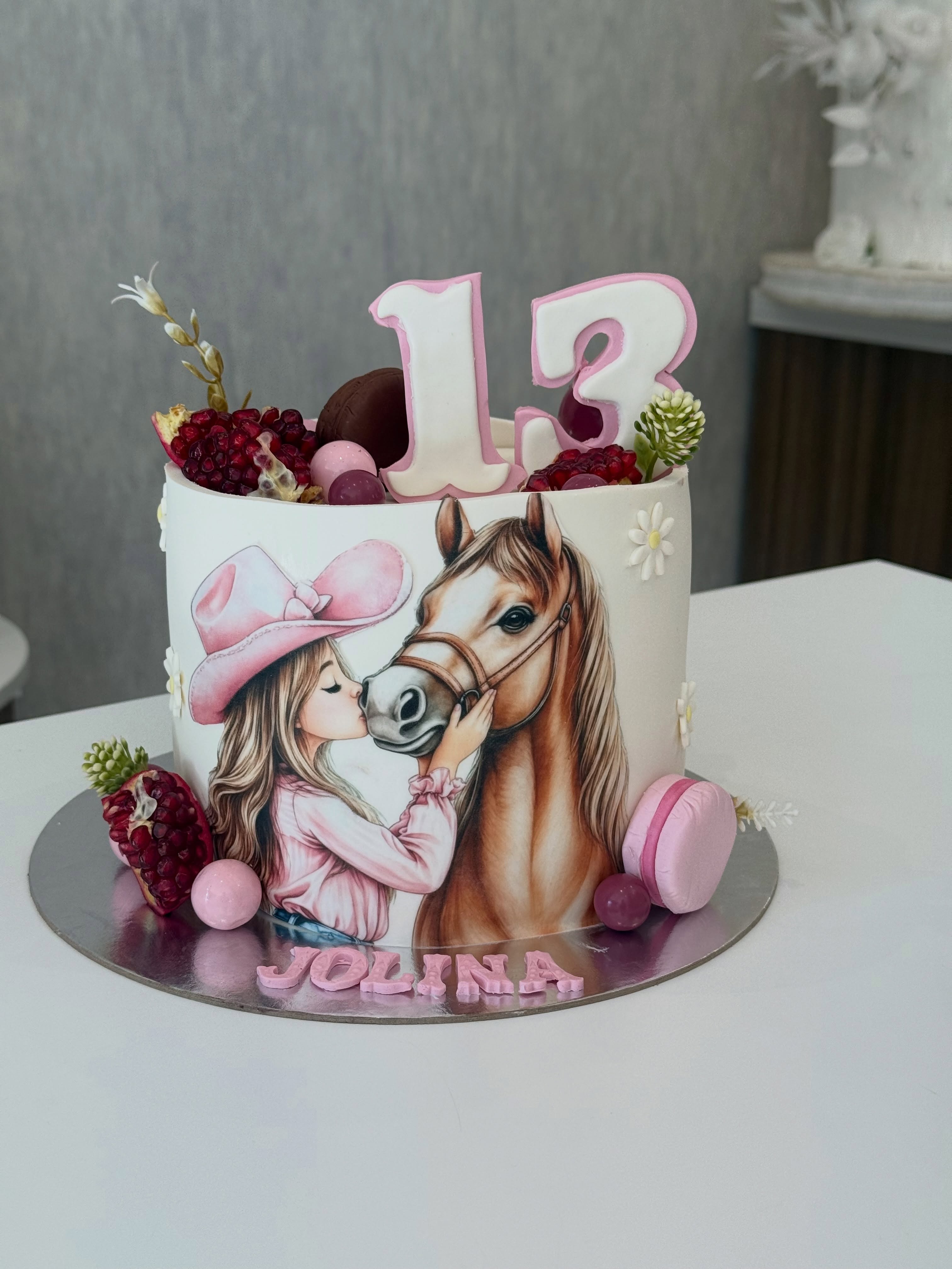 Tortë për 13-vjetor me vajzë dhe kalë – Lina’s Cake World