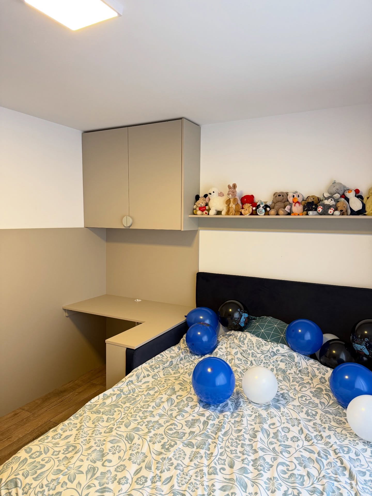 Dollap muri i bardhë me vend për TV – Mobileria Loli Design (3)