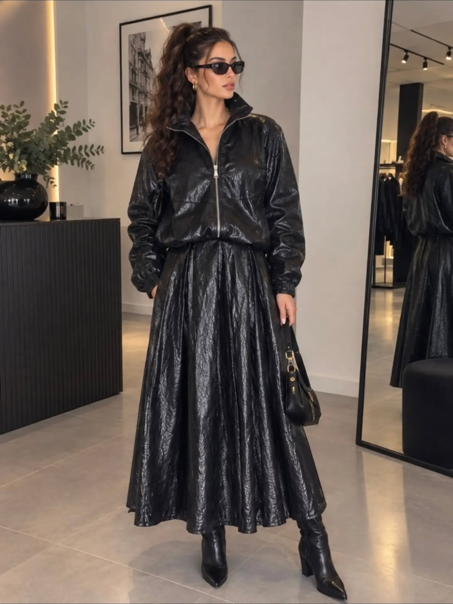 Komplet i zi xhaketë lëkure dhe fund i gjatë – London Look