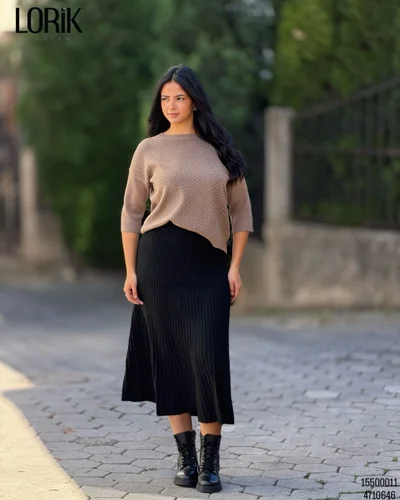 Bluzë thurje bezhë me fund të zi me pala