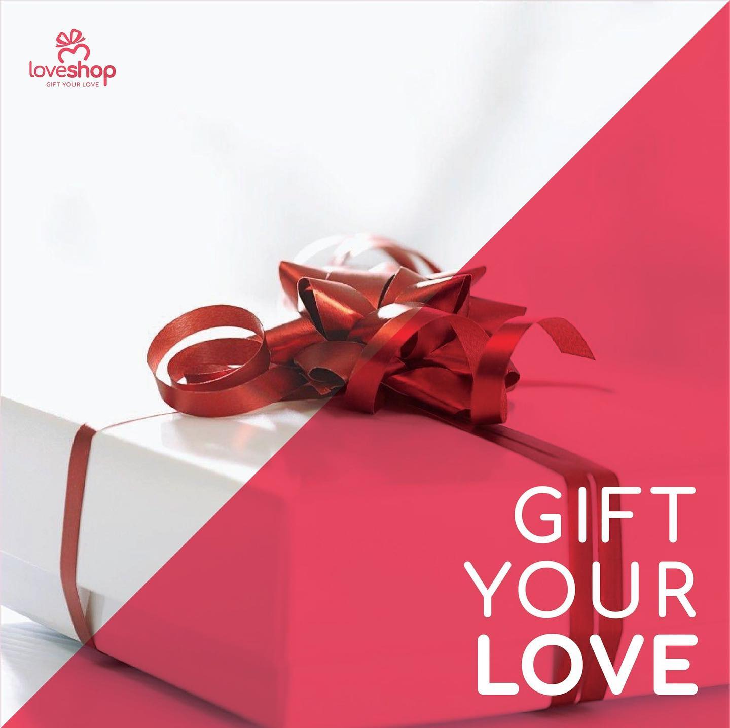 Dhuratë e paketuar me fjongo të kuqe – LoveShop Online Store
