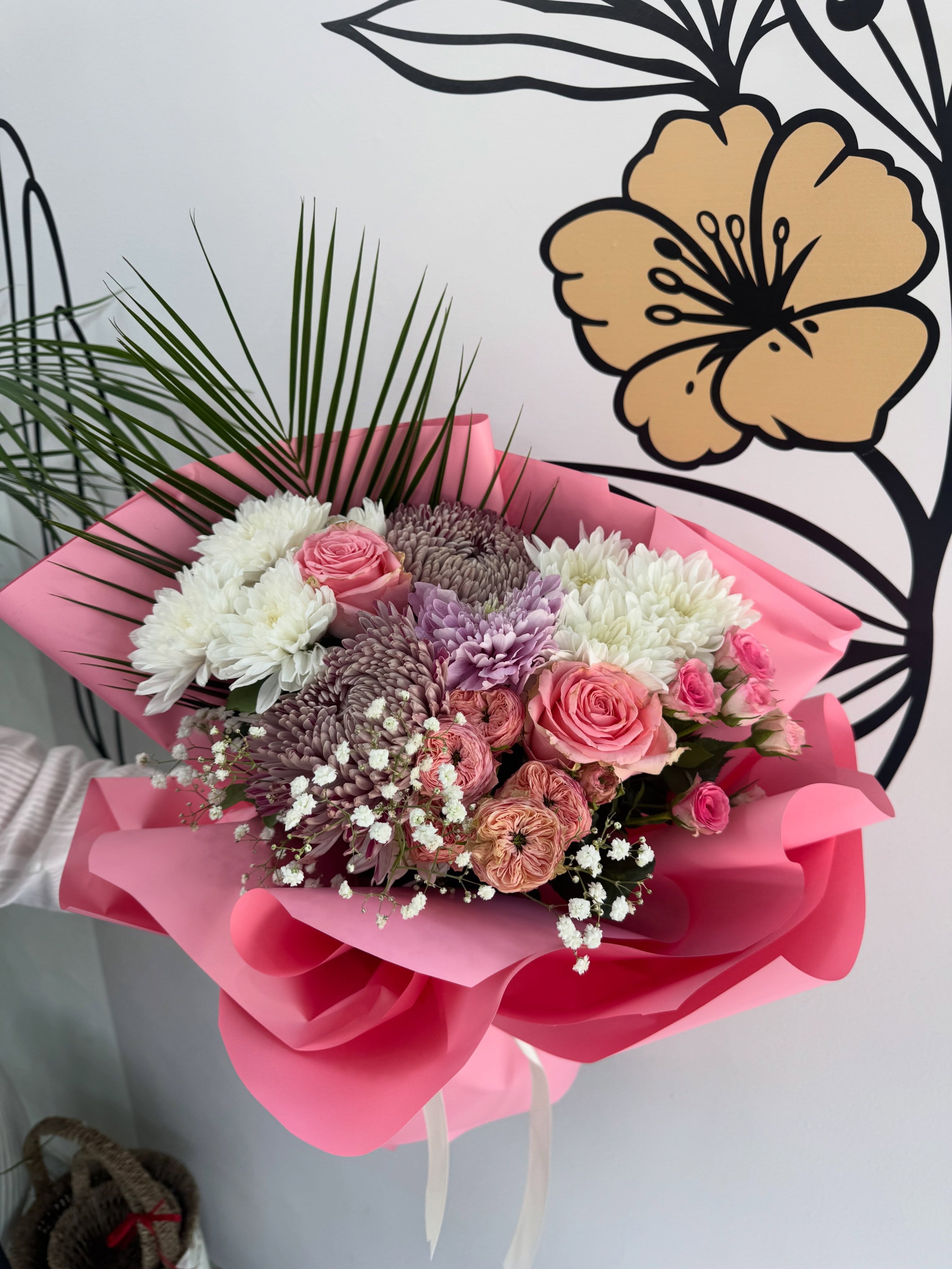 Buqetë me gerbera rozë dhe lule të bardha – Azalea Flowers Shop (2)