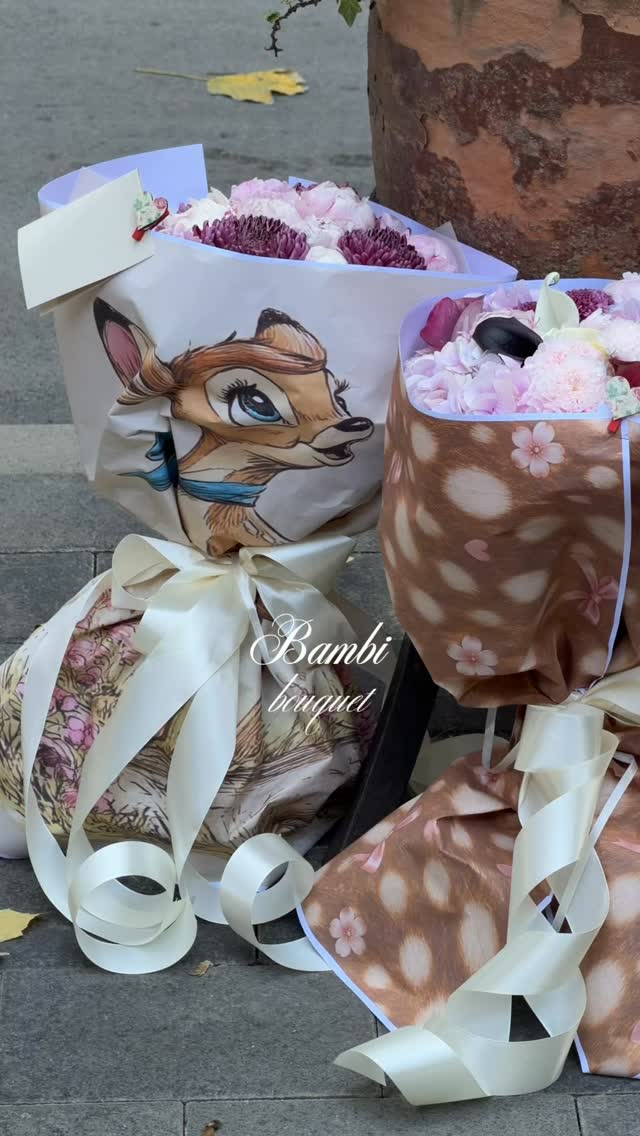 Buqeta me lule në letër me motiv Bambi – FLOWER SHOP