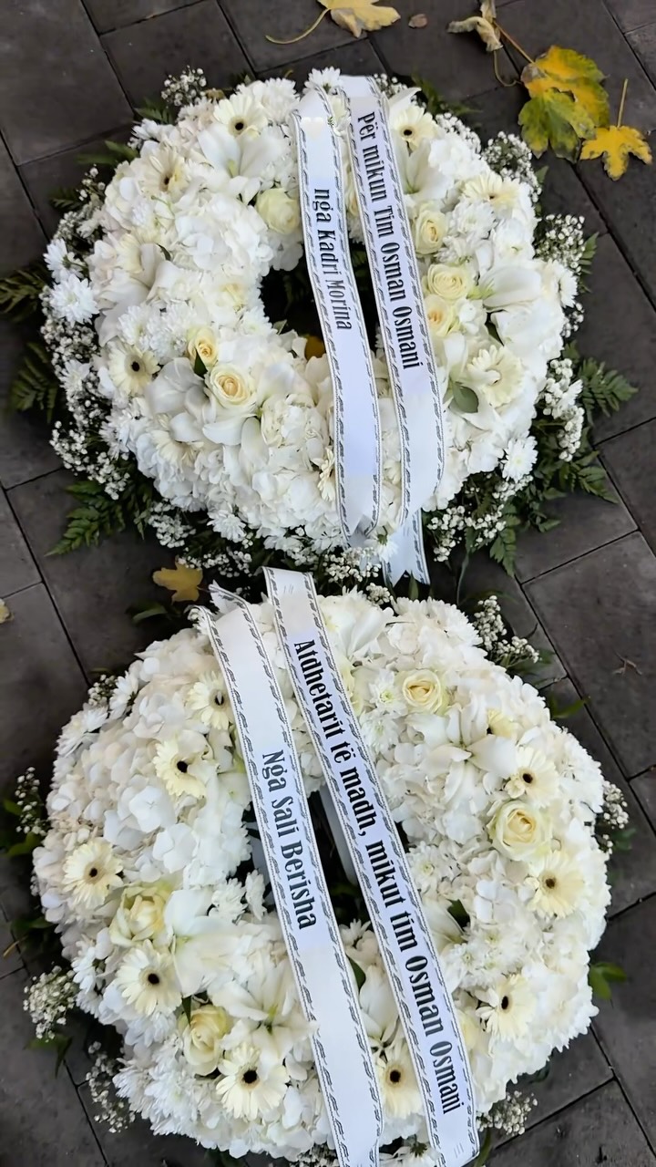 Kurora mortore me lule të bardha – FLOWER SHOP