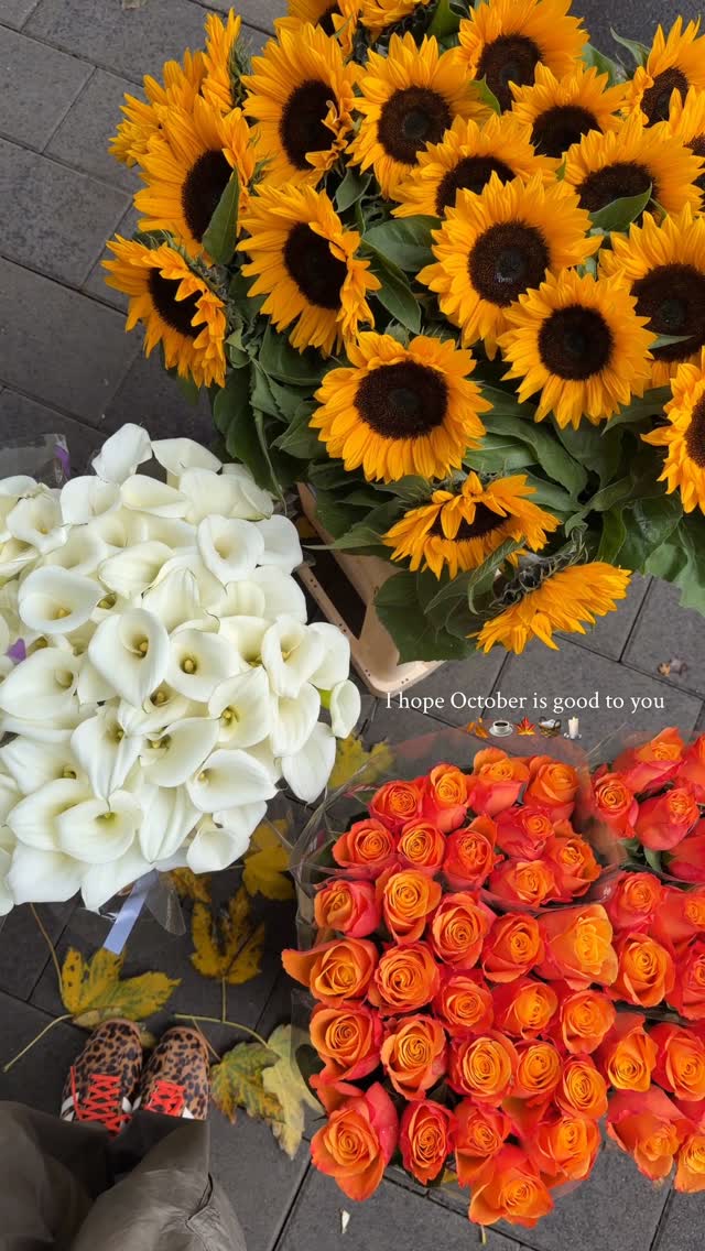 Luledielli, kala të bardha dhe trëndafila portokalli – FLOWER SHOP