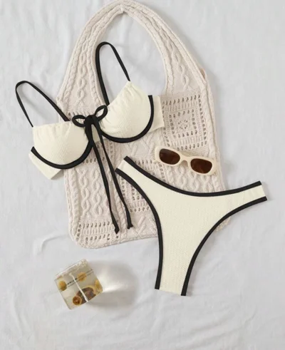 Bikini krem me buzë të zeza