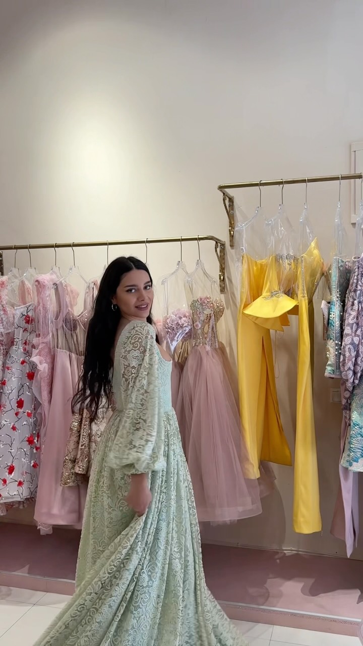 Fustan jeshil i çelur me shkëlqim dhe mëngë – OSA