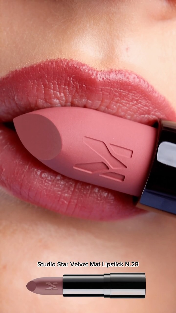 Buzëkuq Studio Star Velvet N°28 dhe laps buzësh N°13 – Make Up Factory Kosovo