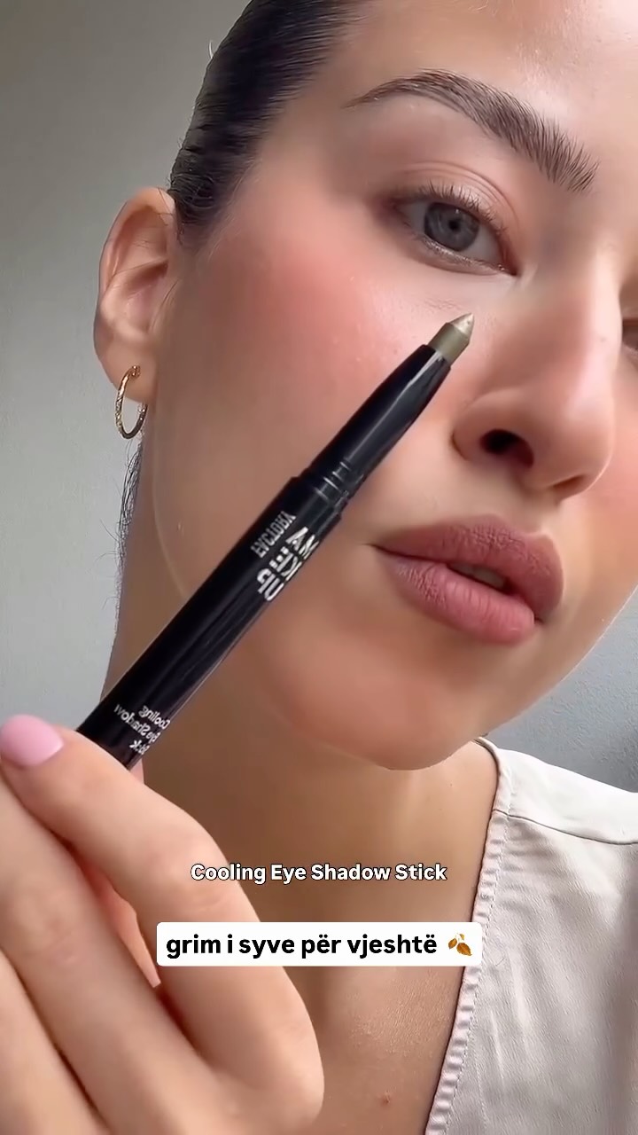 Hije sysh në stik Cooling Eye Shadow Stick – Make Up Factory Kosovo