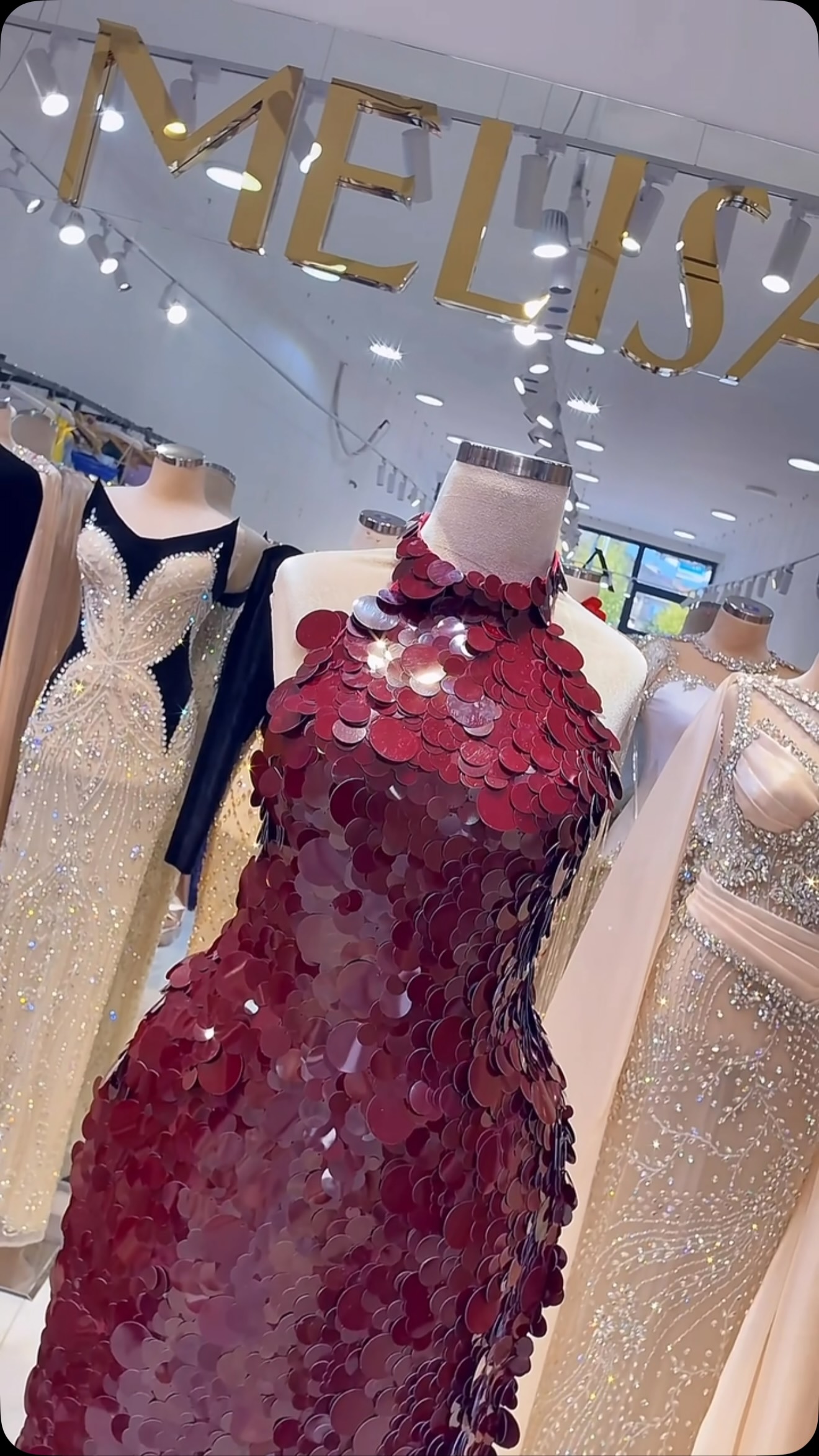 Fustan bordo me paljeta të mëdha – Melisa Fashion Int