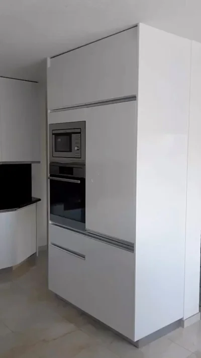 Dollap kuzhine i lartë me furrë dhe mikrovalë