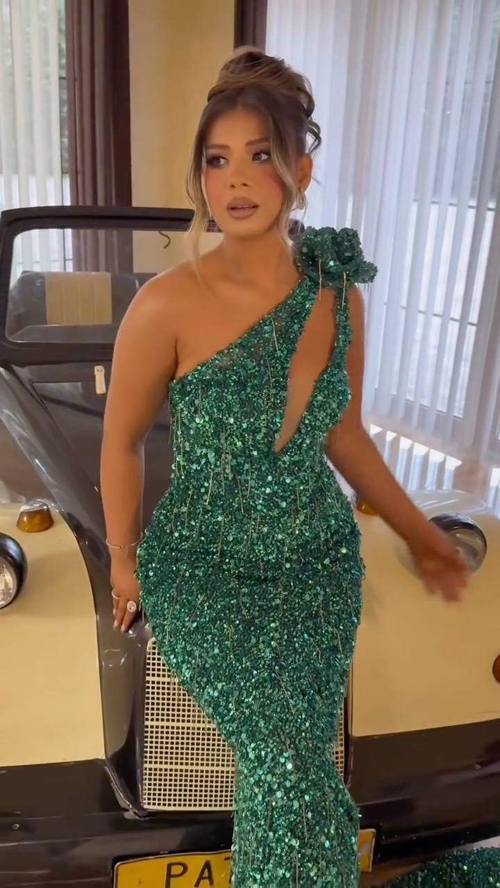 Fustan jeshil me paljeta me një sup – Mia_Dresses