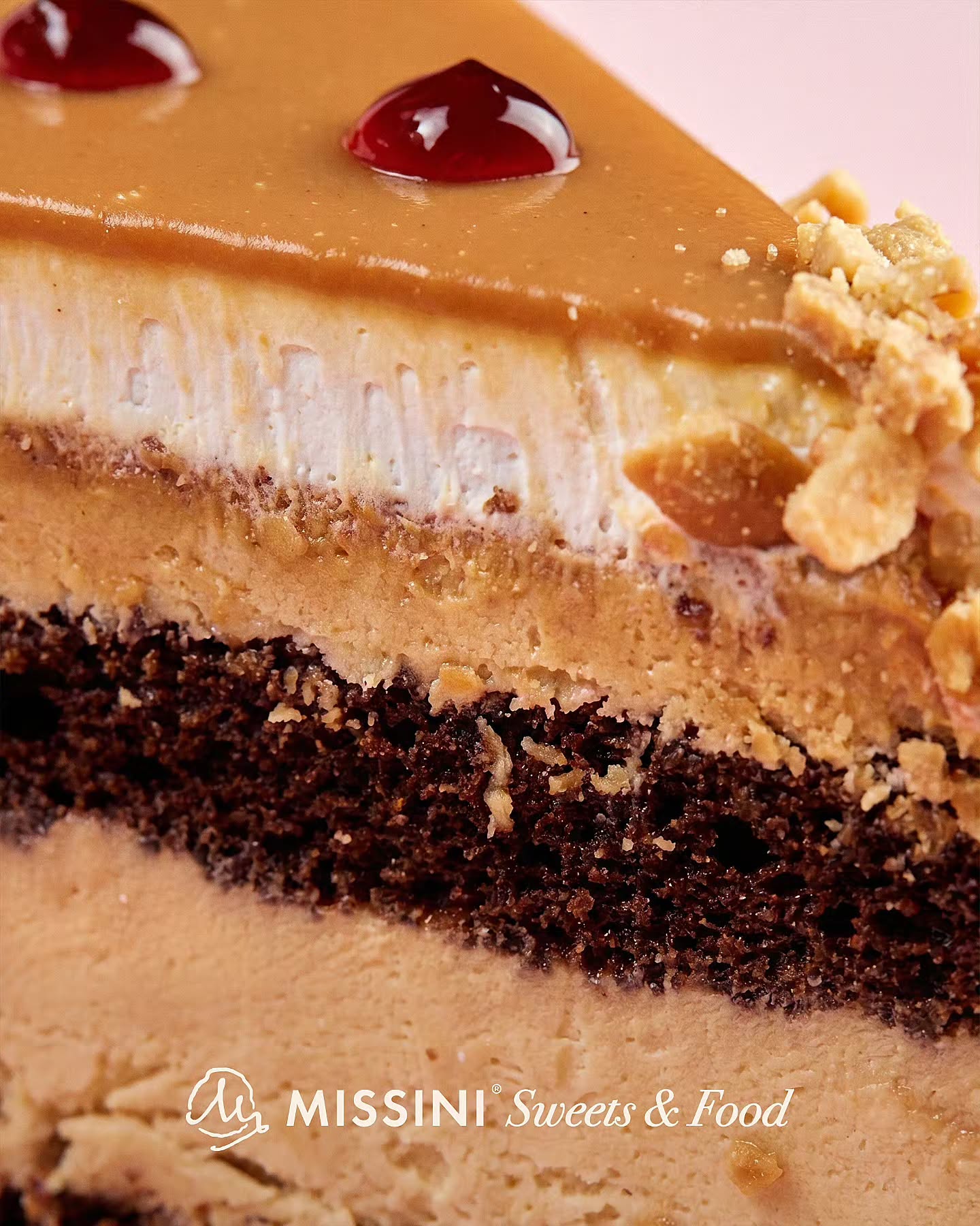 Tortë Snickers me karamel, çokollatë dhe kikirikë – Missini Sweets (2)