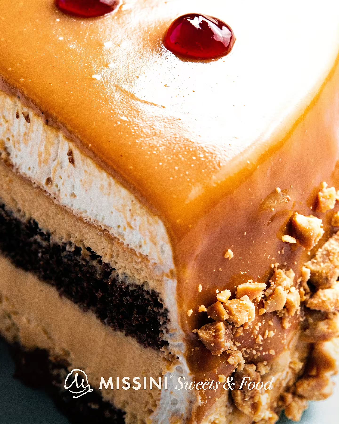 Tortë Snickers me karamel, çokollatë dhe kikirikë – Missini Sweets (3)