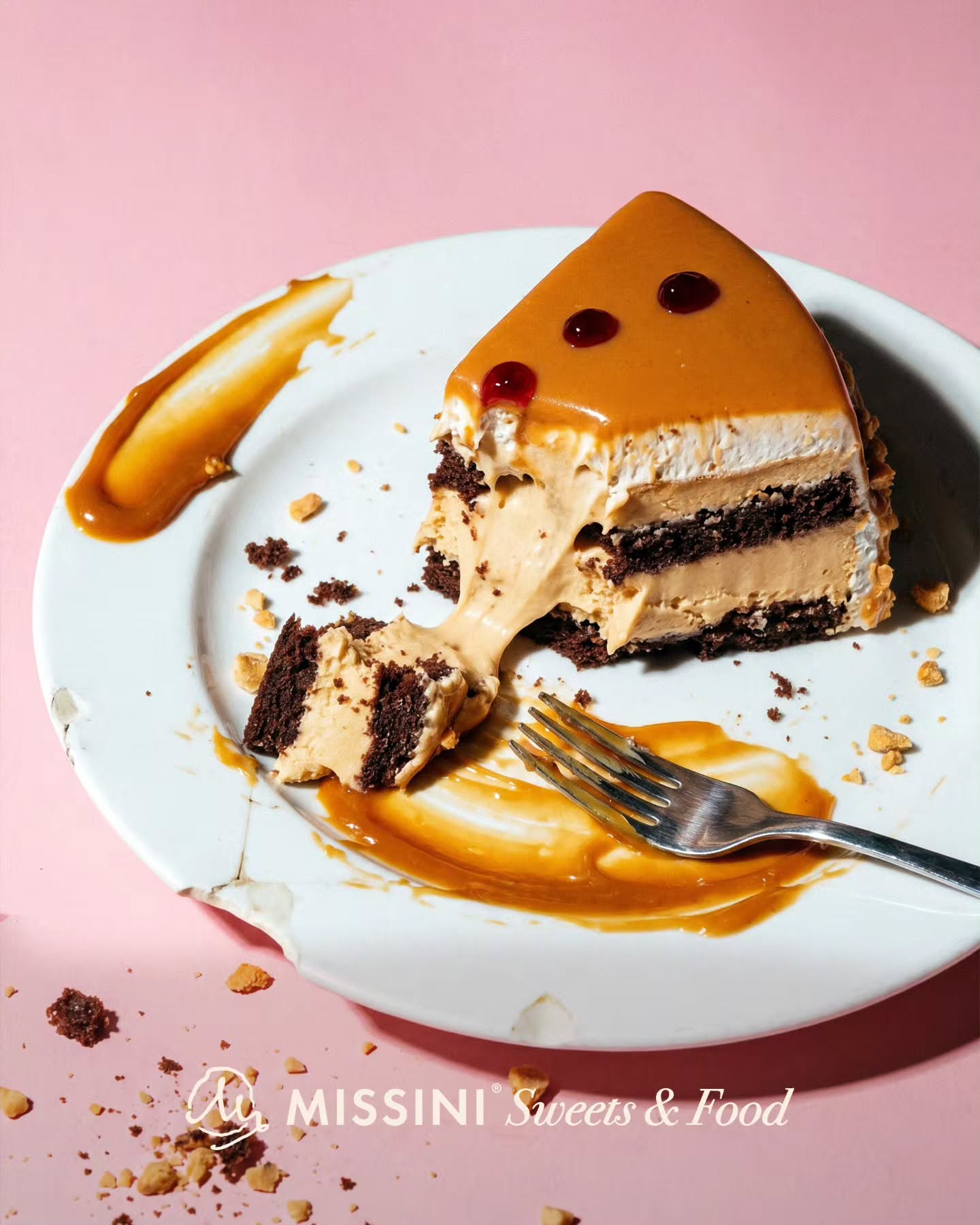 Tortë Snickers me karamel, çokollatë dhe kikirikë – Missini Sweets (4)