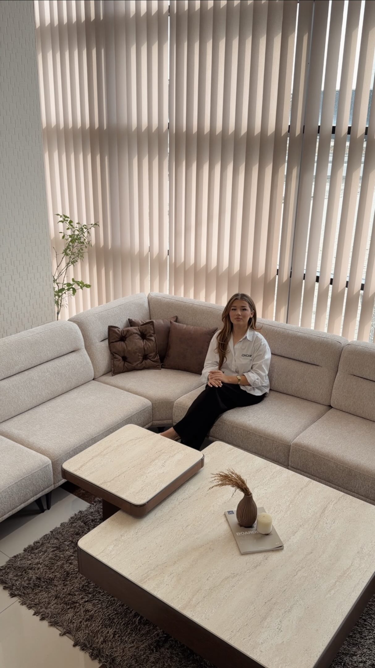Divan këndor bezhë Maya – MobileDIOR