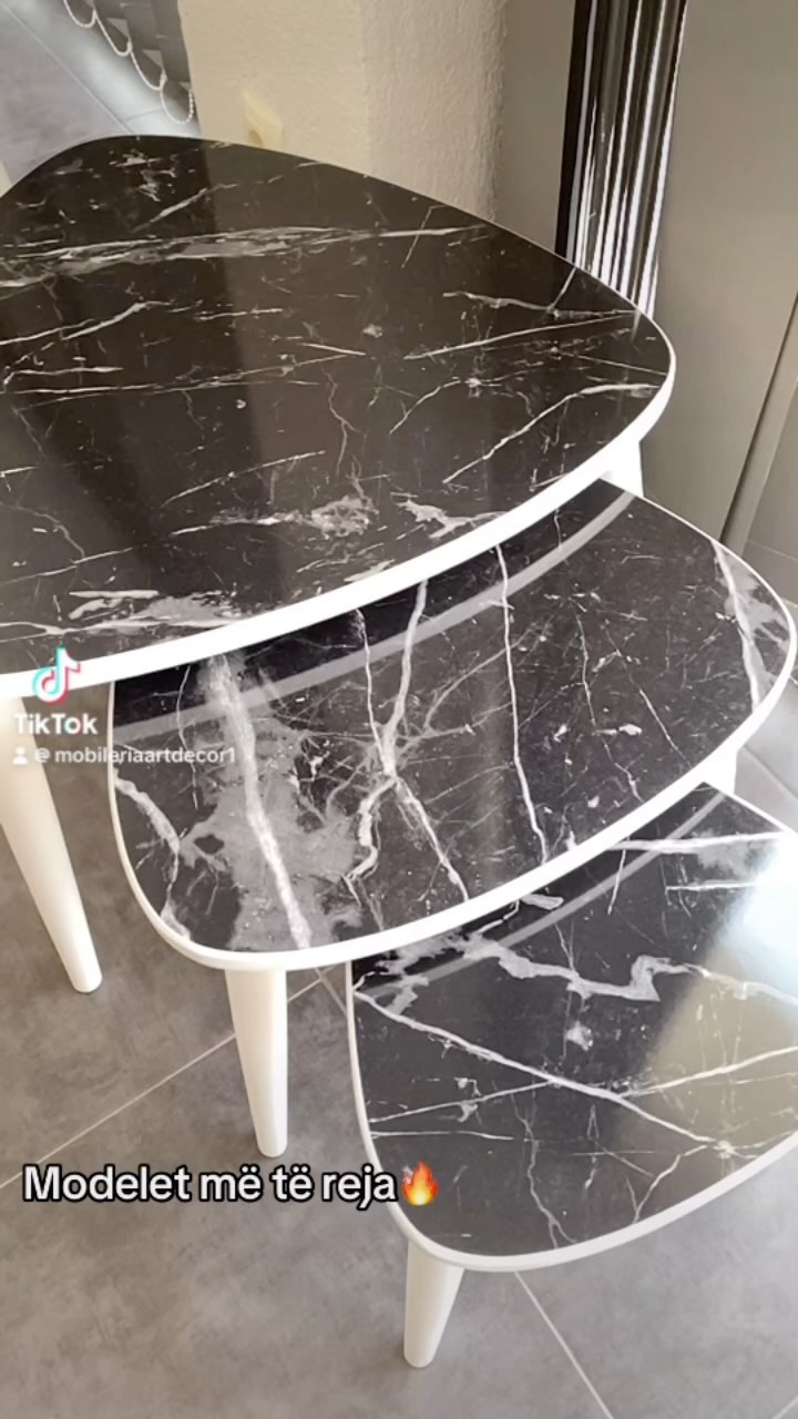 Set tavolinash të vogla me pamje mermeri të zi – 𝙈𝙤𝙗𝙞𝙡𝙚𝙧𝙖 𝘼𝙧𝙩 𝘿𝙚𝙘𝙤𝙧