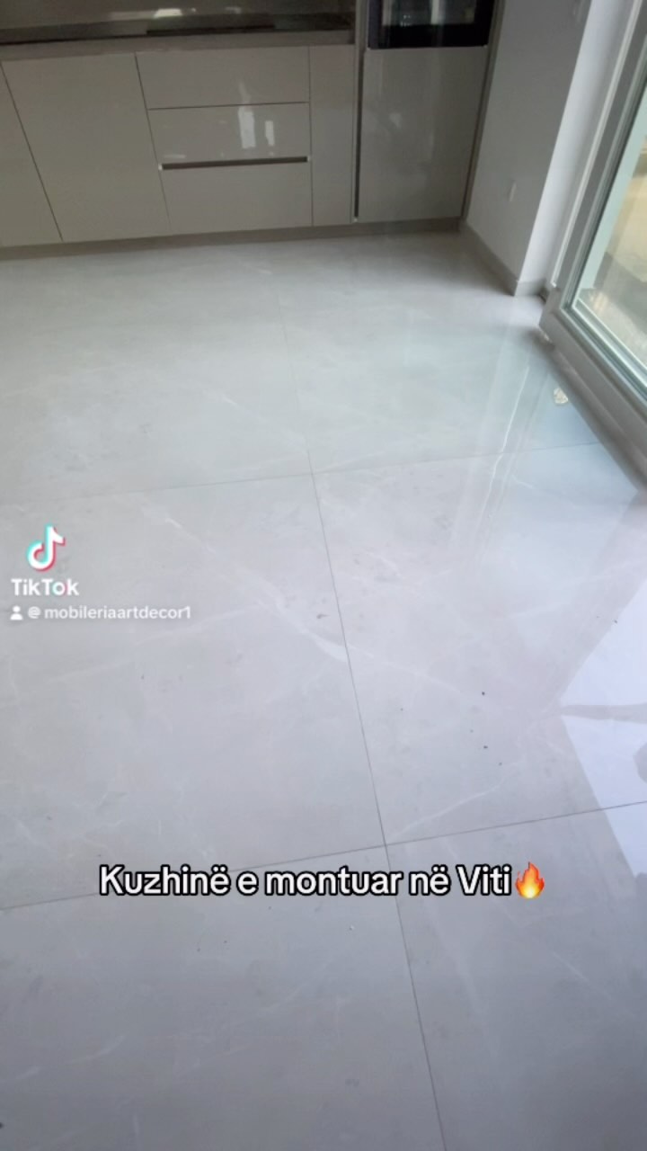 Kuzhinë moderne e montuar me porosi – 𝙈𝙤𝙗𝙞𝙡𝙚𝙧𝙖 𝘼𝙧𝙩 𝘿𝙚𝙘𝙤𝙧