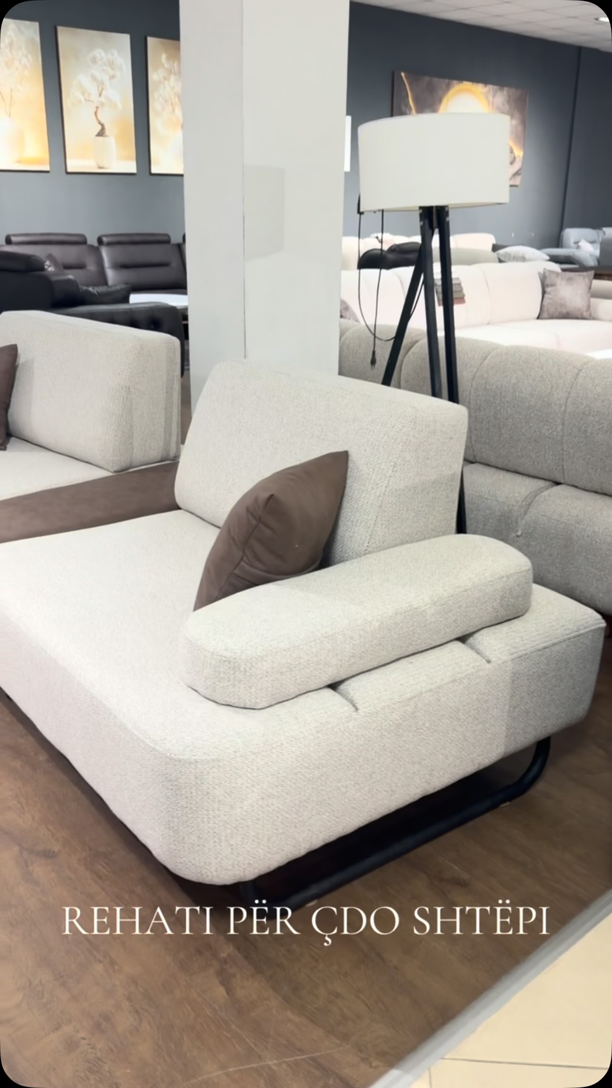 Divan i bardhë me mbështetëse të rregullueshme – 🛋 Mobileria ARTI 🛋