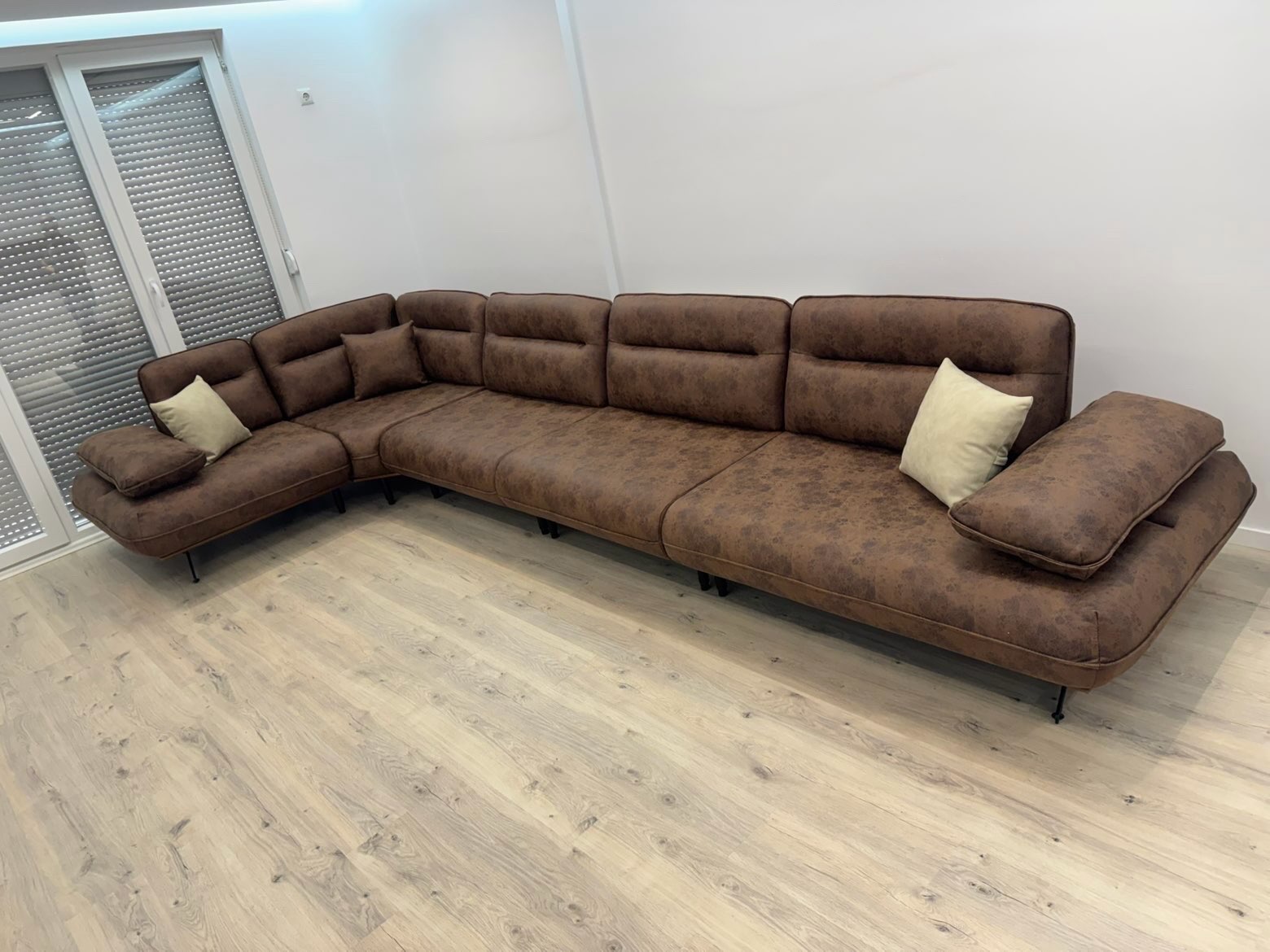 Kënd i ndenjes kafe me pamje kamoshi – 🛋 Mobileria ARTI 🛋