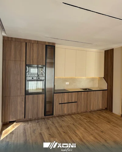 Kuzhinë moderne druri me furrë të integruar