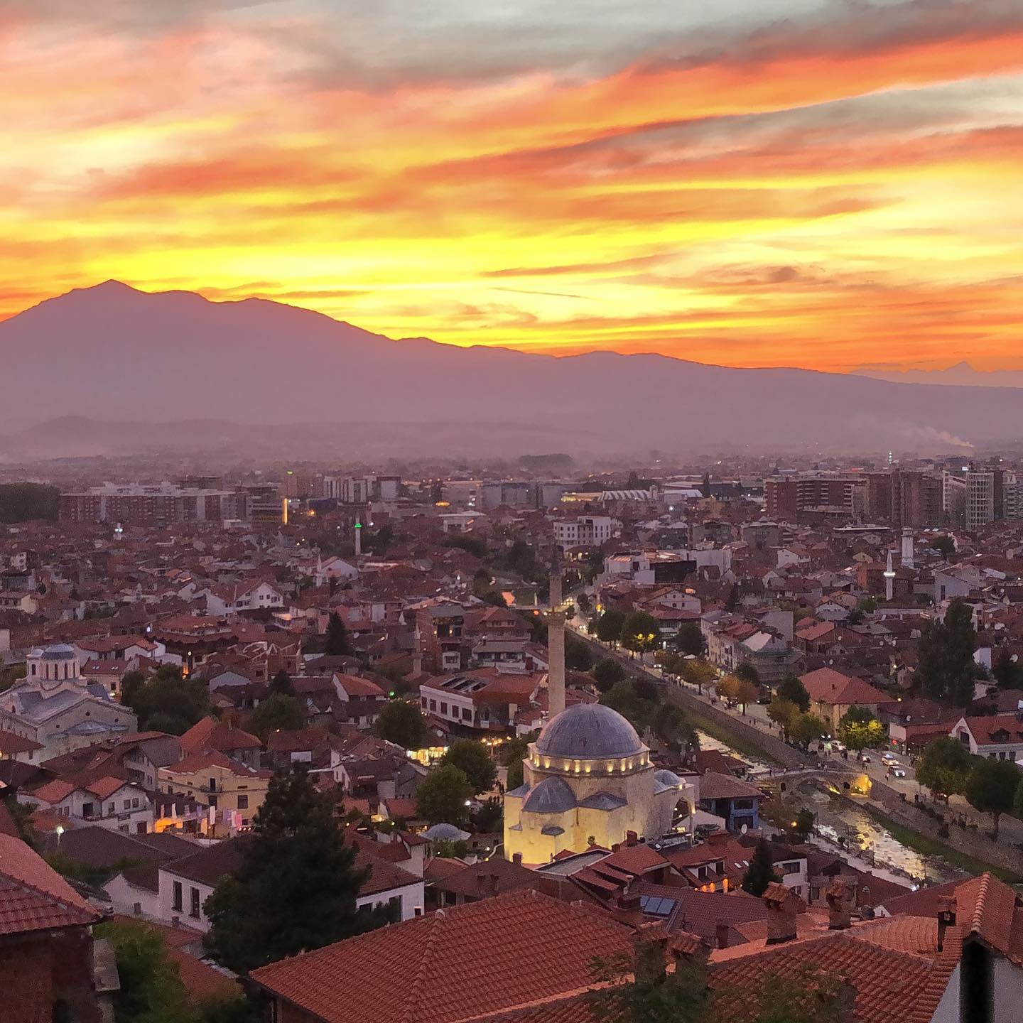 Pamje e qytetit të Prizrenit në perëndim – Mobil'Shop FITA Prizren
