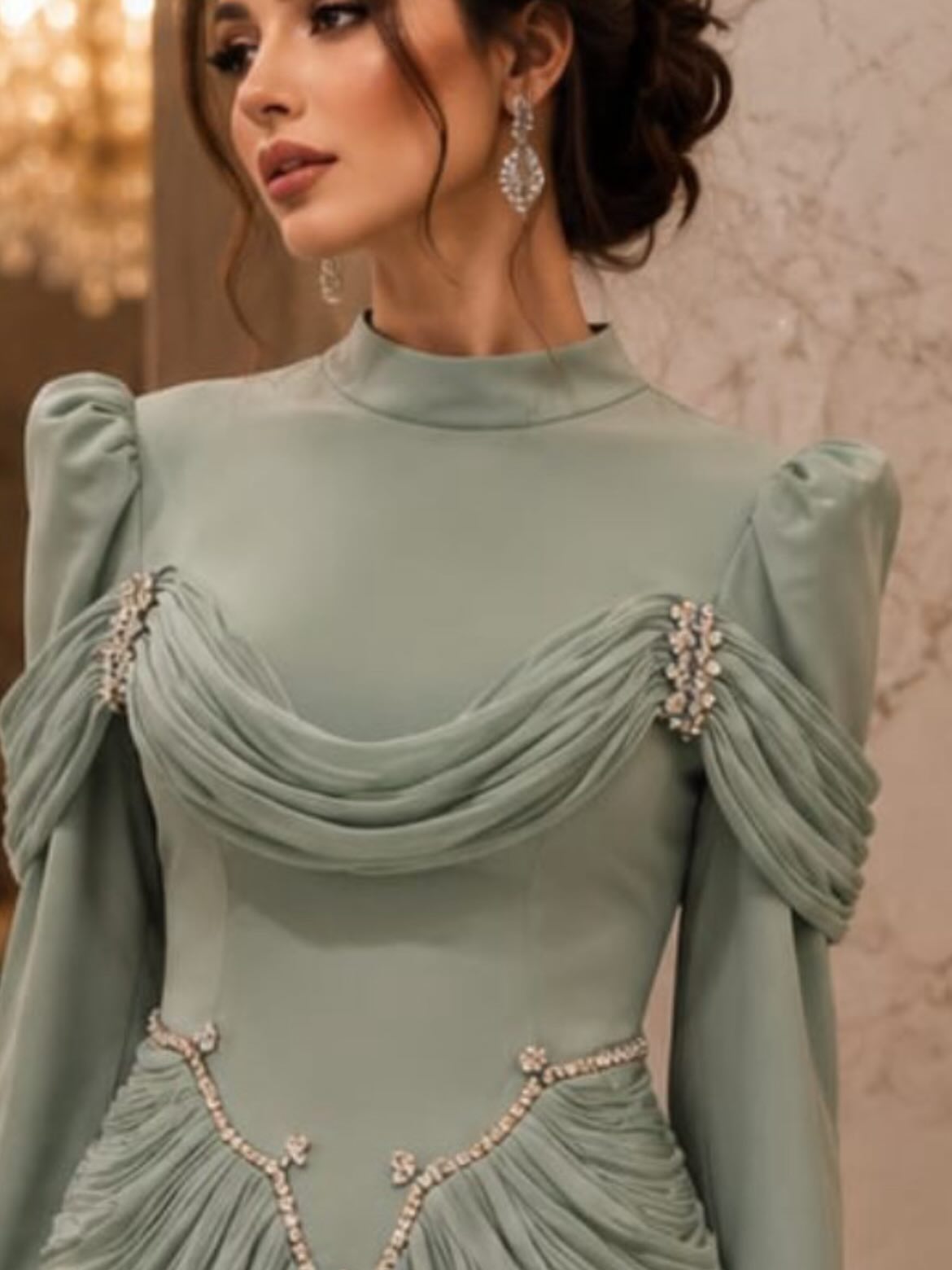 Fustan mbrëmjeje jeshil i çelët me drapëri – 𝑴𝑶𝑫𝑨 𝑵𝑰𝑺𝑨 (2)