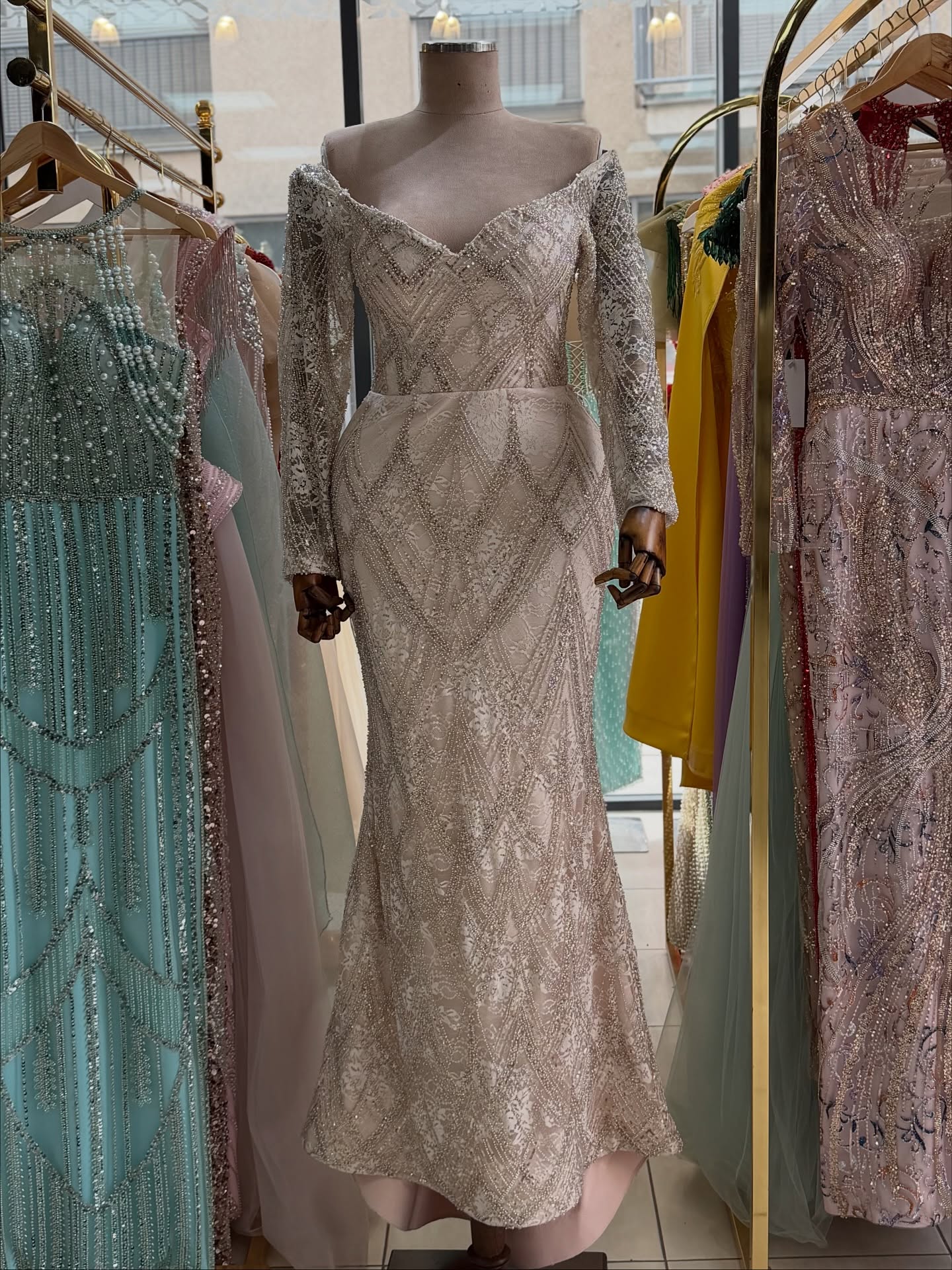 Fustan bezh me gurë dhe mëngë të gjata – Modesa Fashion (2)