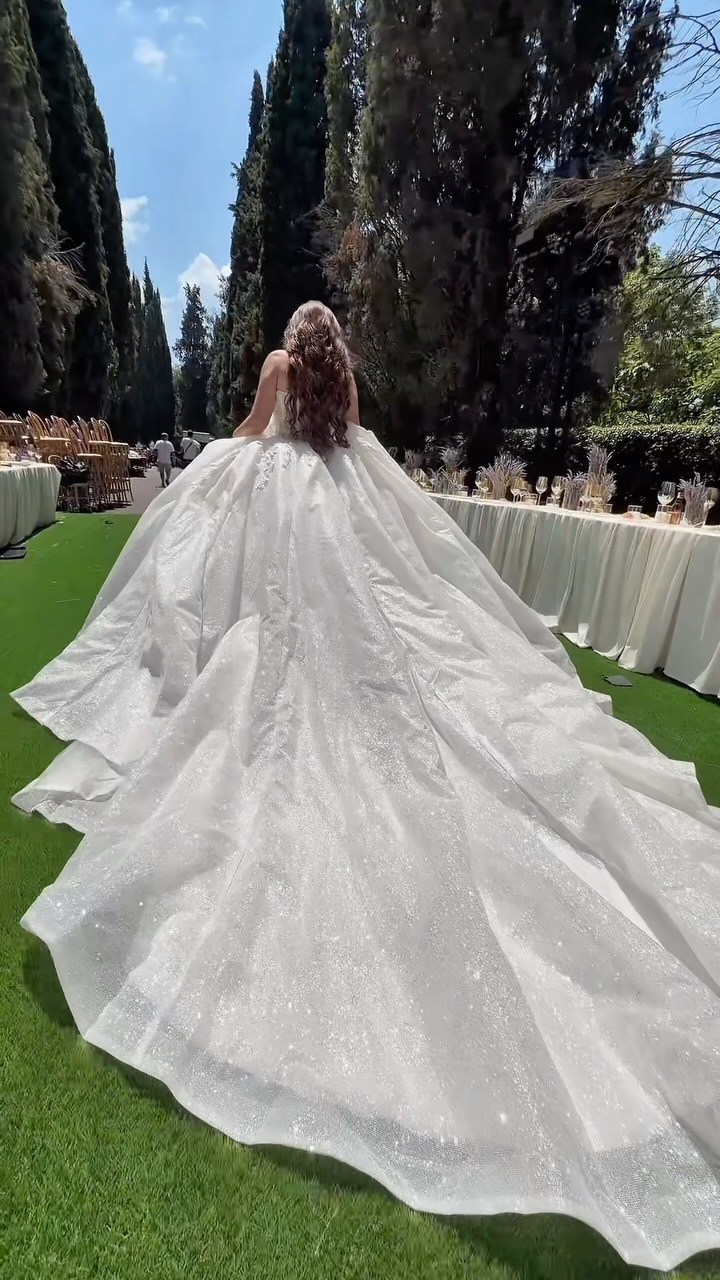 Fustan nusërie i bardhë me bisht të gjatë – Fustane Nuserie Mon Belle Bridal