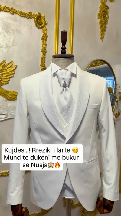 Kostum burrash i bardhë ceremonial me jelek